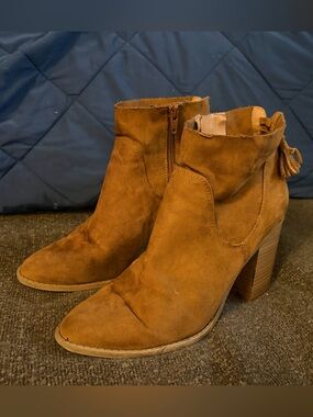 Universal Thread Clare ankle boots